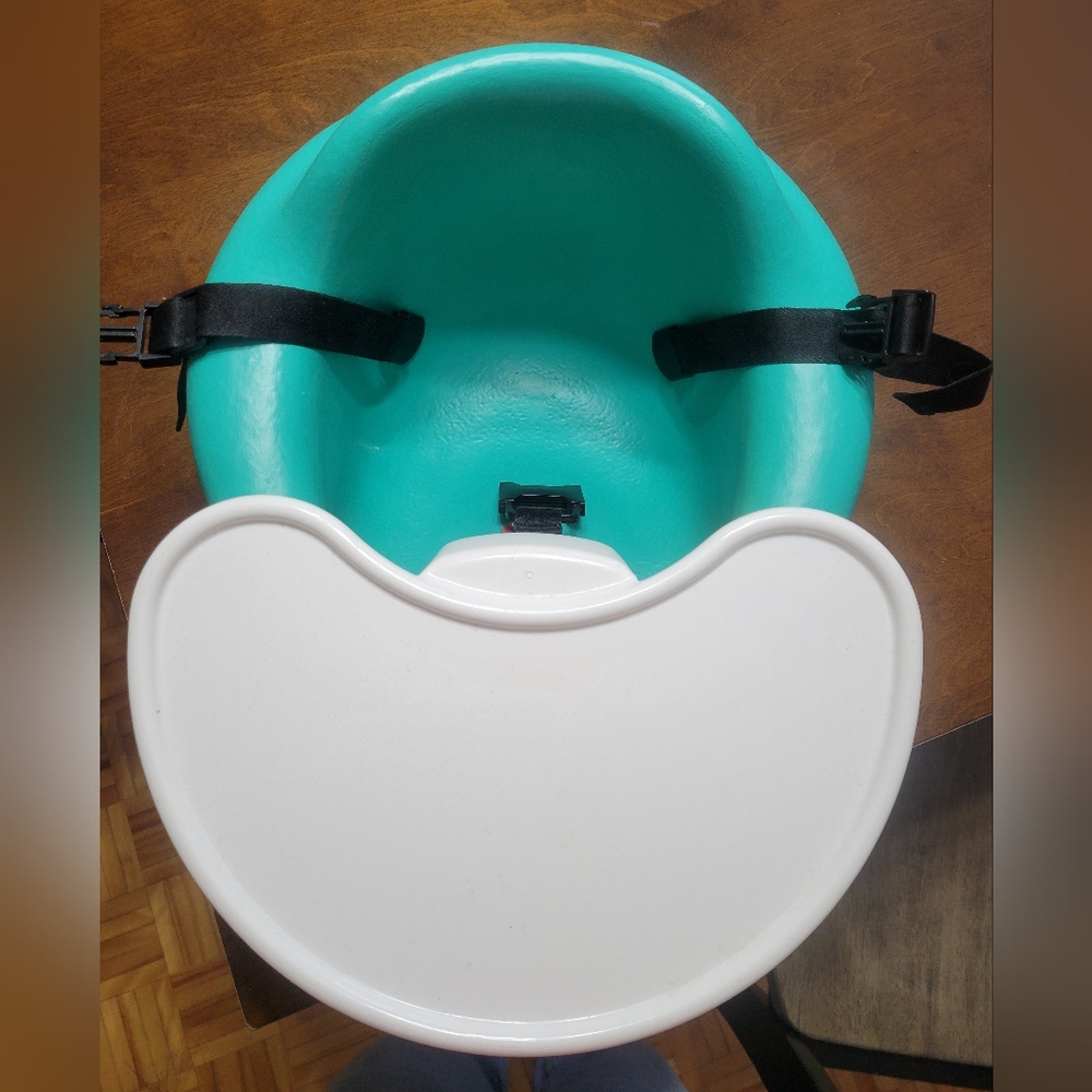 Bumbo wuth feeding tray